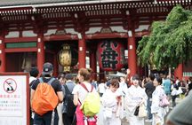 Tokyo: Private Asakusa & Senso-ji Temple Tour with 3 food stops