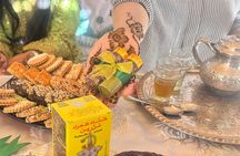 Henna and Moroccan Caftan Experience with Tea and Souvenir