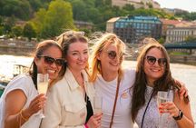 Budapest Sip & Sail Prosecco Cruise | Unlimited Prosecco & more