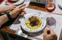 Jewish Quarter Walking Tour in Seville with Tapas, Drinks & Guide
