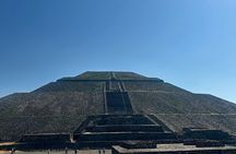 Guided Tour in the Pyramids of Teotihuacan with Breakfast