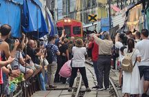 Private Tour to Railway and Floating Markets with Simple Brunch
