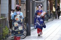 Kyoto: Gion Geisha District Sunset Tour in Spanish and en Español