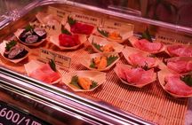 Tokyo: Private Tsukiji Street Food & Sake with Local Guide