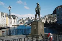 Small-Group Walk in Ålesund: Art Nouveau & Insider Tips