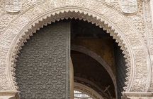 Seville in 2 Hours : History, Legends and Life of the City