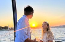 Small Group Yacht Tour With Unlimited Wine, Fruits & Mixed Nuts