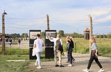 Auschwitz Tour with Minivan Hotel Pickup from Krakow