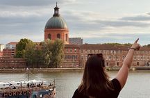 Paper chase in the historic center of Toulouse