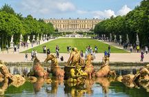 Versailles Guided Tour of the Palace with Gardens and Trianon