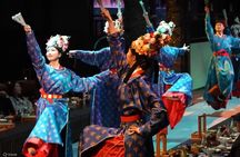 Chinese tradional dancing show with sichuan banquet feast