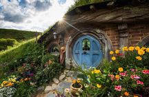 Hobbiton & Waitomo Caves Private Tour from Auckland