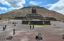 Teotihuacan Pyramids and La Gruta Restaurant