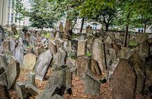 Jewish Prague: Guided Tour with Synagogues & Cemetery Entry