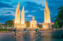 Bangkok: Night Bike Tour with Temples & Flower Market Visit