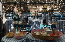 Santorini: Break Plates Show & Fira Walking Tour