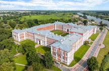 Hill of Crosses, Jelgava and Jurmala Private Day Tour from Riga