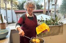 Cooking class with family and in the garden of an old boathouse
