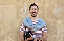 Explore Madrid by bike taking photos with Benja