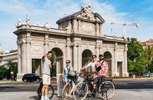 Explore Madrid by bike taking photos with Benja