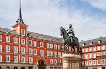 Explore Madrid by bike taking photos with Benja