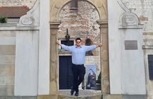 Kraków Old Town Tour with Local Comedian and Scholar