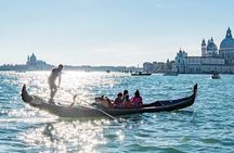 City Center Walking Tour in Venice & Gondola Ride Experience