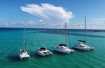 Deluxe Catamaran Tour to Isla Mujeres, from Playa del Carmen