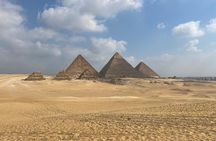 Private Guided Day Tour: Giza Pyramids, Egyptian Museum and Nile Dinner Cruise