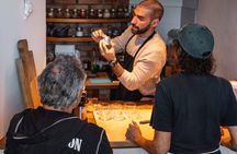 Venice: Intimate Pasta Cooking Class and live Guitar Concert