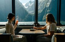 Milford Sound Business Class from Queenstown Cruise Lunch
