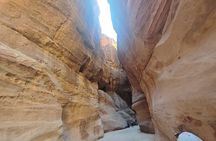Petra Full Day Trip from Sharm El Sheikh with Lunch and Transfers