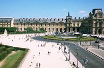 Louvre Museum: Exterior Guided Tour with Entrance Ticket