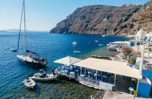Santorini Oia: Caldera Luxury Sunset Cruise with BBQ & Drinks