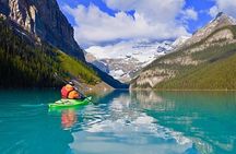 Banff: Lake Louise and Moraine Lake Tour with Pickup & Drop
