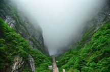 Private Night Tour to Tianmen Mountain: Skywalk & 72 Odd Towers