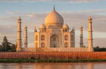 Private 2-Day Taj Mahal & Fatehpur Sikri Tour from Delhi