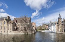Guided Walking Tour of Bruges with Canal Cruise and Tastings