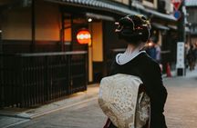 Night Walk in Gion and Geisha District with Local Students 