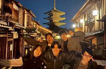 Night Walk in Gion and Geisha District with Local Students 