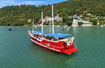 Escuna Bombinhas + Snorkel Praia da Sepultura by Zimbros Ecotour