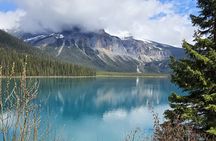 Banff Small-Group Tour in Lake Louise, Moraine and Hidden Gems