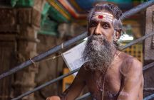 A Guided Cultural Immersion:Meenakshi Temple’s Night Ceremony