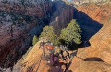 Angels Landing Small Group Hiking Tour in Zion National Park
