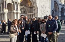 Doge’s Palace, Prisons and Bridge of Sighs Tour with Gondola Ride