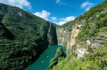 Private Day Tour to Longqing Gorge and Dingling at the Ming Tombs with Lunch and Boat Ride