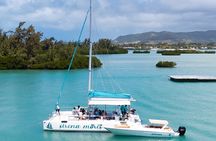 Mauritius: Ile Aux Cerfs Catamaran Trip with BBQ Lunch and Drinks