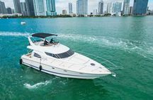50' Private Yacht Experience in Miami for 12 people
