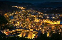 Private Night Tour to Gubei Water Town and Simatai Great Wall with Cable Car