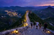 Private Night Tour to Gubei Water Town and Simatai Great Wall with Cable Car